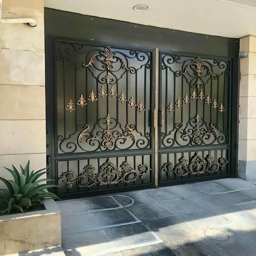نصب درب حیاط فرفورژه باغی در نظرآباد
