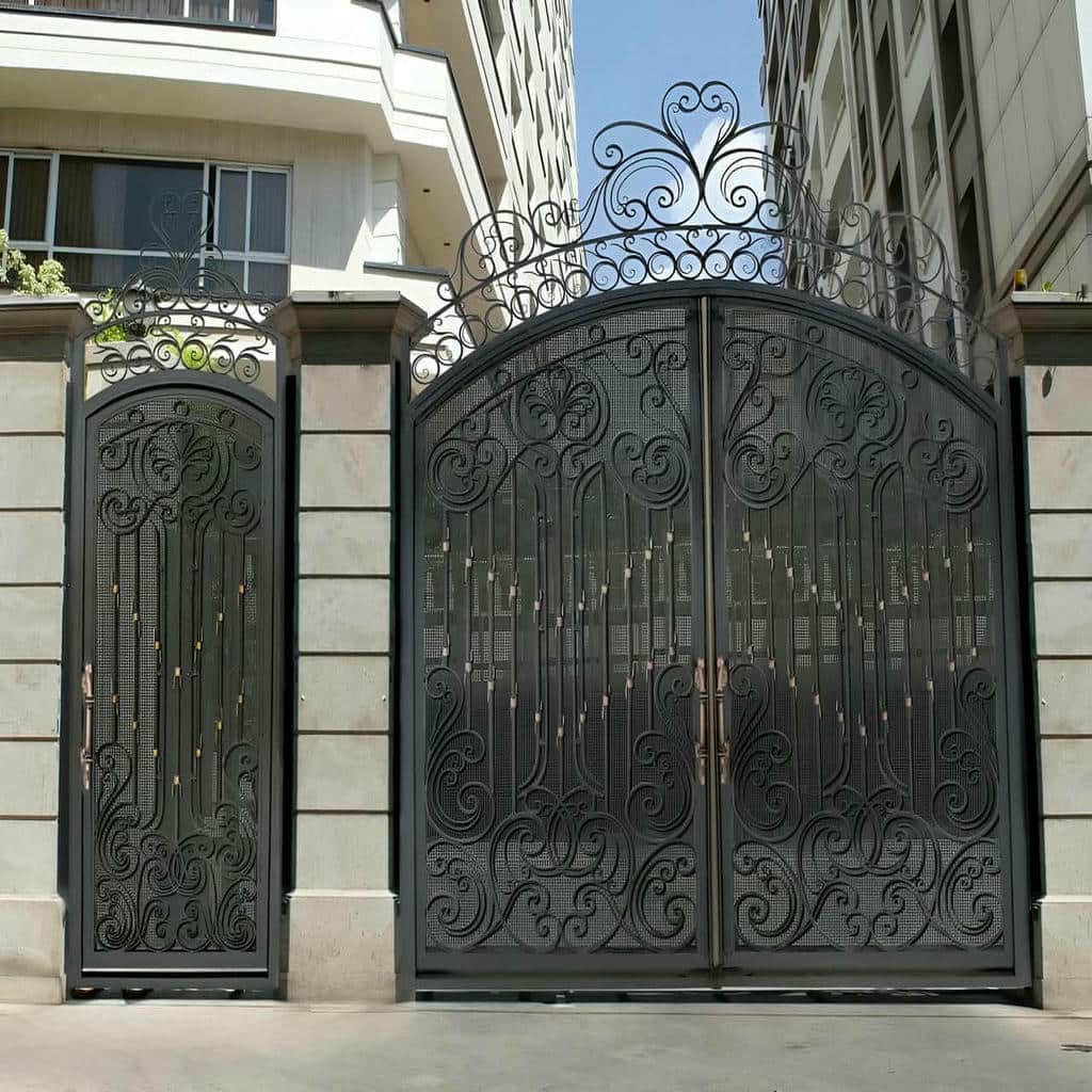 کارخانه درب حیاط فرفورژه طراحی اختصاصی در اردبیل