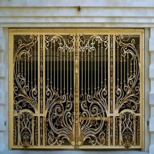درب حیاط فرفورژه در ایرانشهر