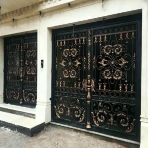 درب حیاط فرفورژه در بومهن