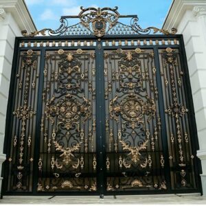 درب حیاط فرفورژه در ایلام