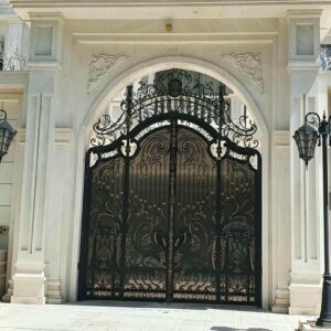 درب حیاط فرفورژه در شهرکرد