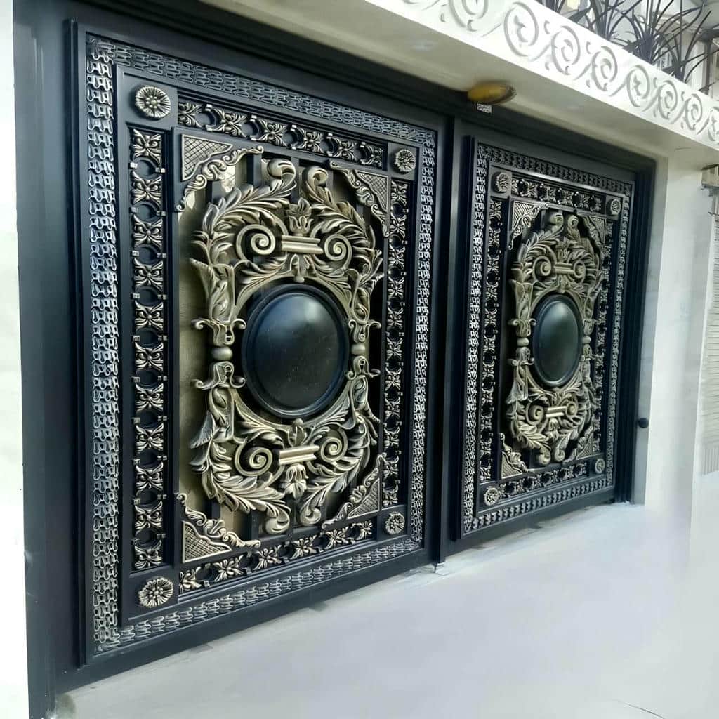 نصب درب حیاط فرفورژه کلاسیک در ساوه