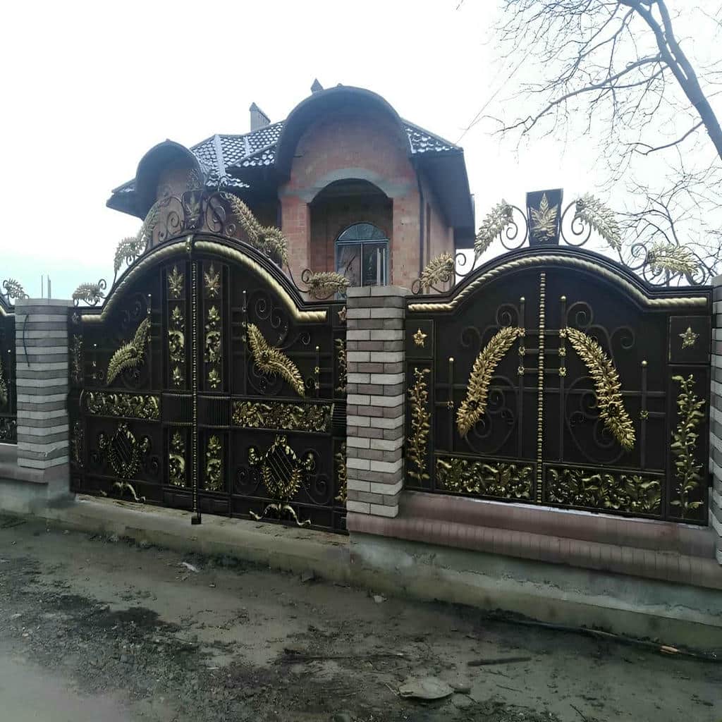 درب حیاط فرفورژه در باغ عباس‌آباد