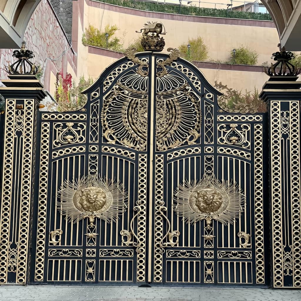 فروش درب حیاط فرفورژه مدرن در سیرجان
