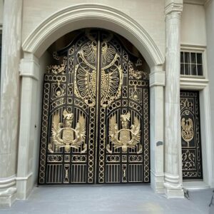 درب حیاط فرفورژه در عظیمیه کرج