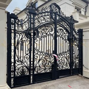 درب حیاط فرفورژه در بندر دیلم