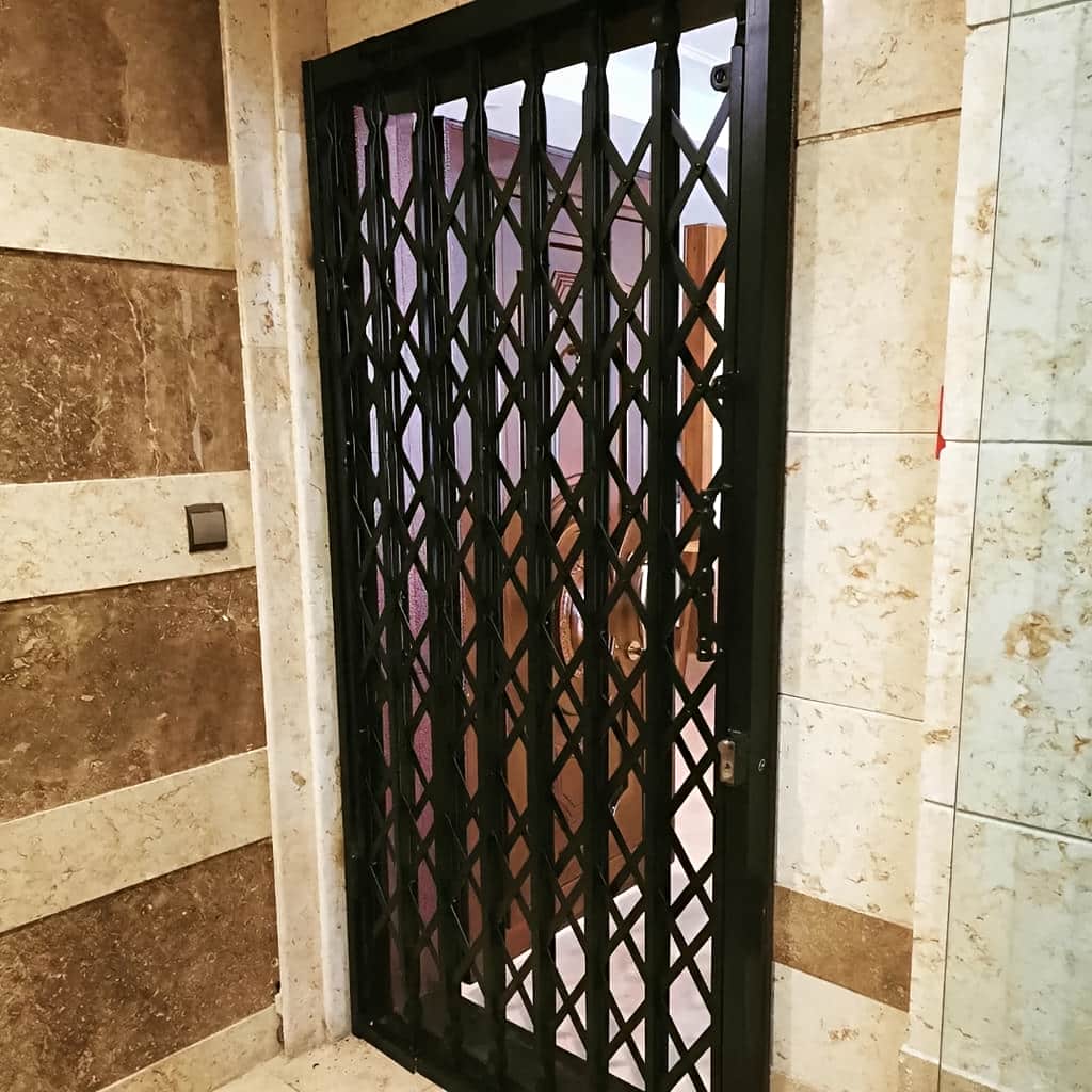 درب آکاردئونی ضد سرقت با جوشکاری تمیز و پیوسته