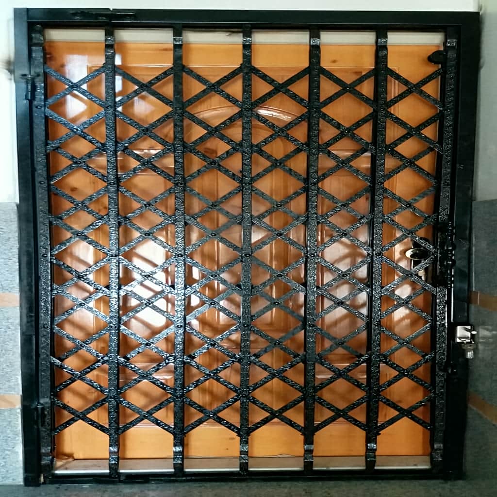 درب آکاردئونی ضد سرقت با یراق محکم و کاربردی