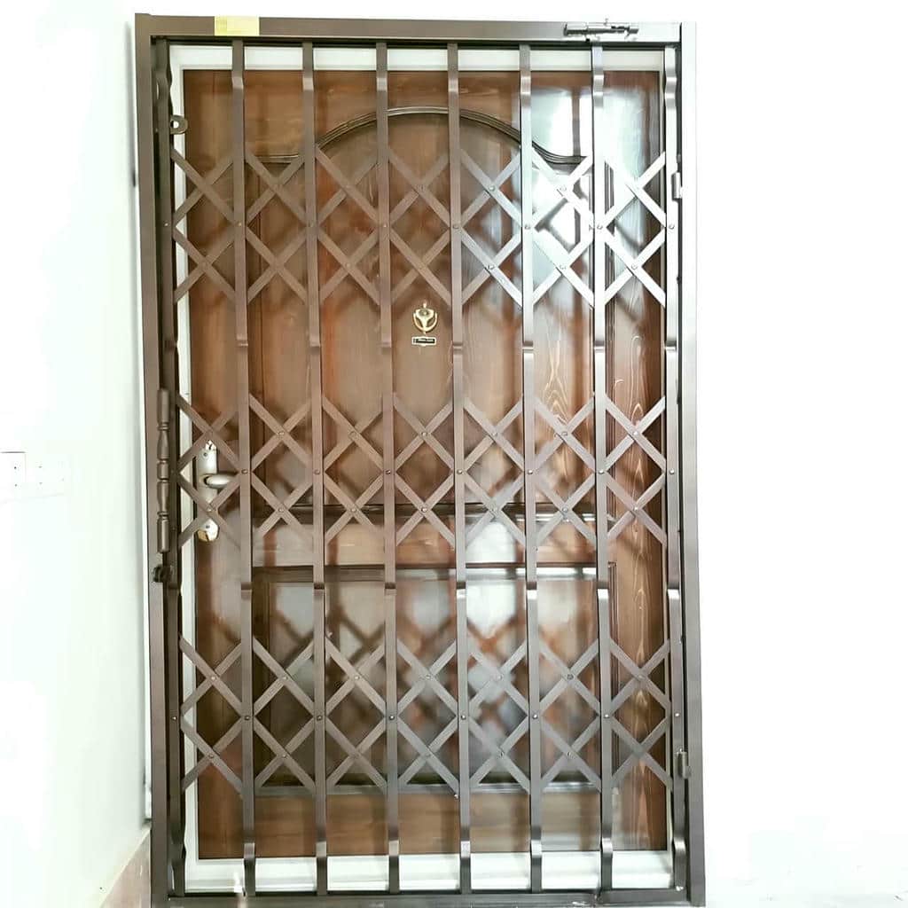 درب آکاردئونی ضد سرقت با ریل روان و حرکت جمع شونده