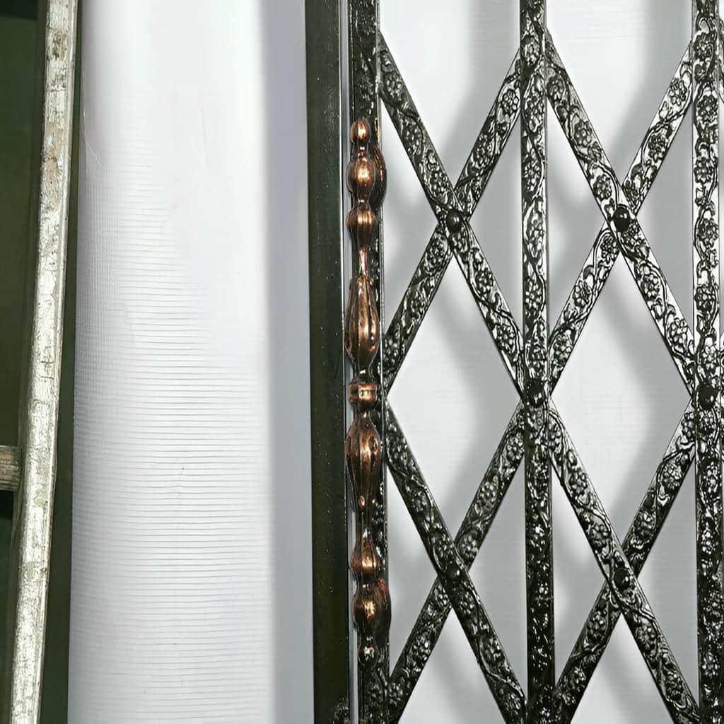 درب آکاردئونی با قفل ایمن و کاربردی