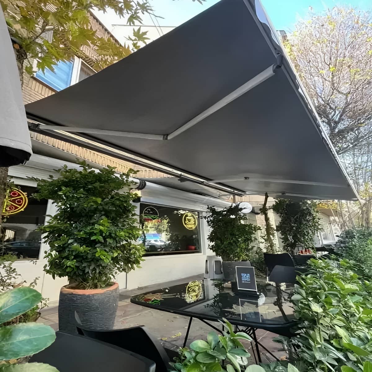 سایبان برقی تراس و بالکن با شیب درست برای خروج آب