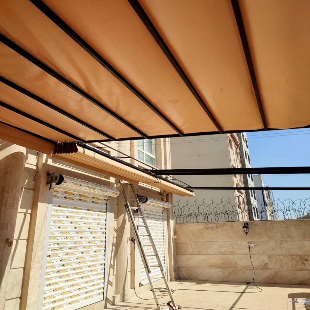 نصب سقف متحرک کافی شاپ با موتور روان