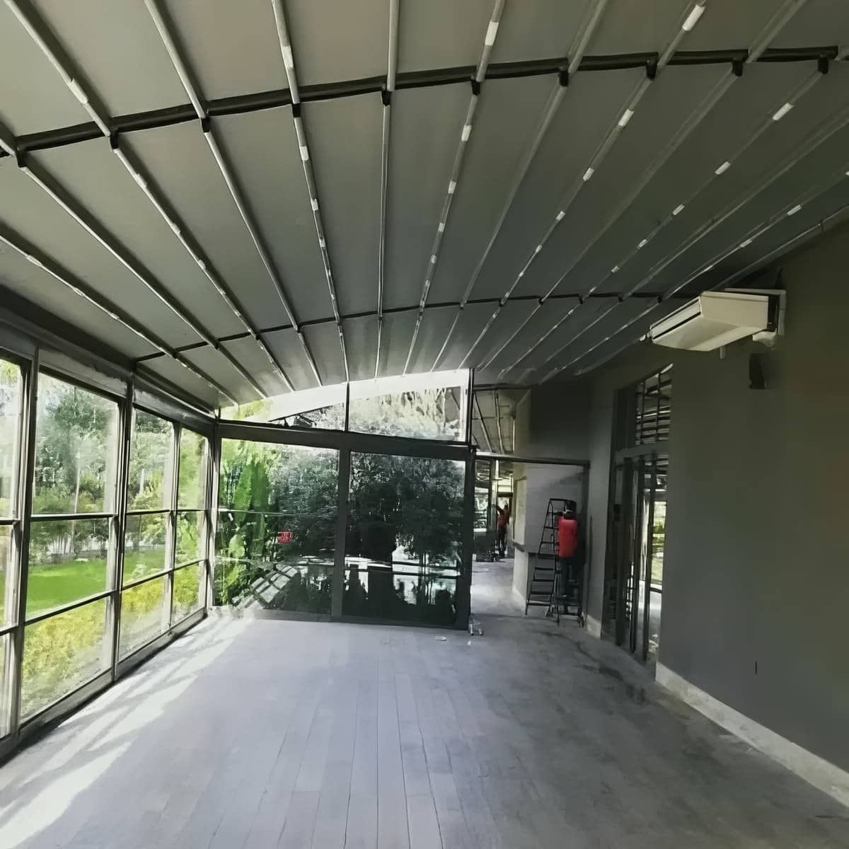 سقف برقی پارکینگ خودرو با ریل حرکت روان
