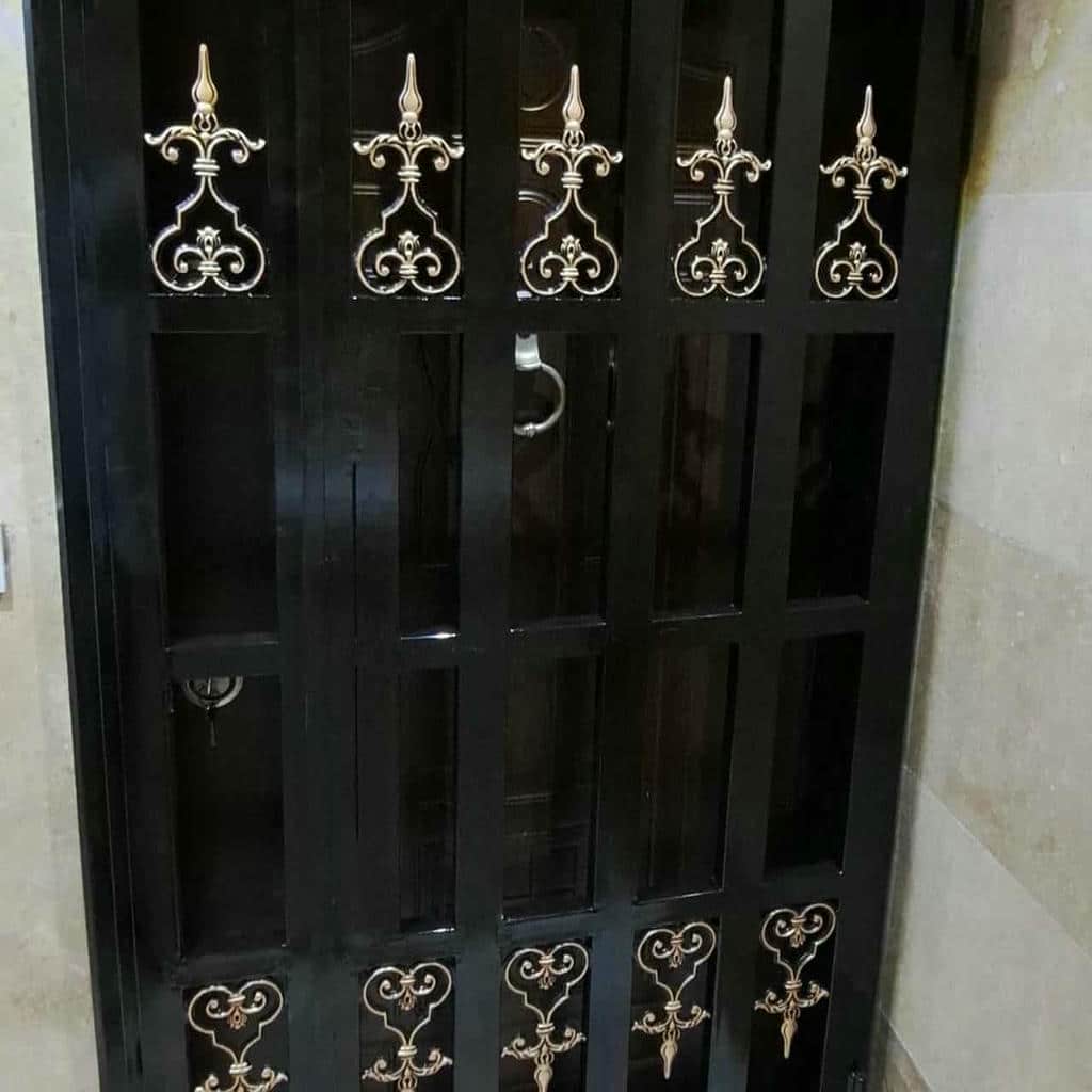 محافظ درب آپارتمان با مدل لولایی بازشو