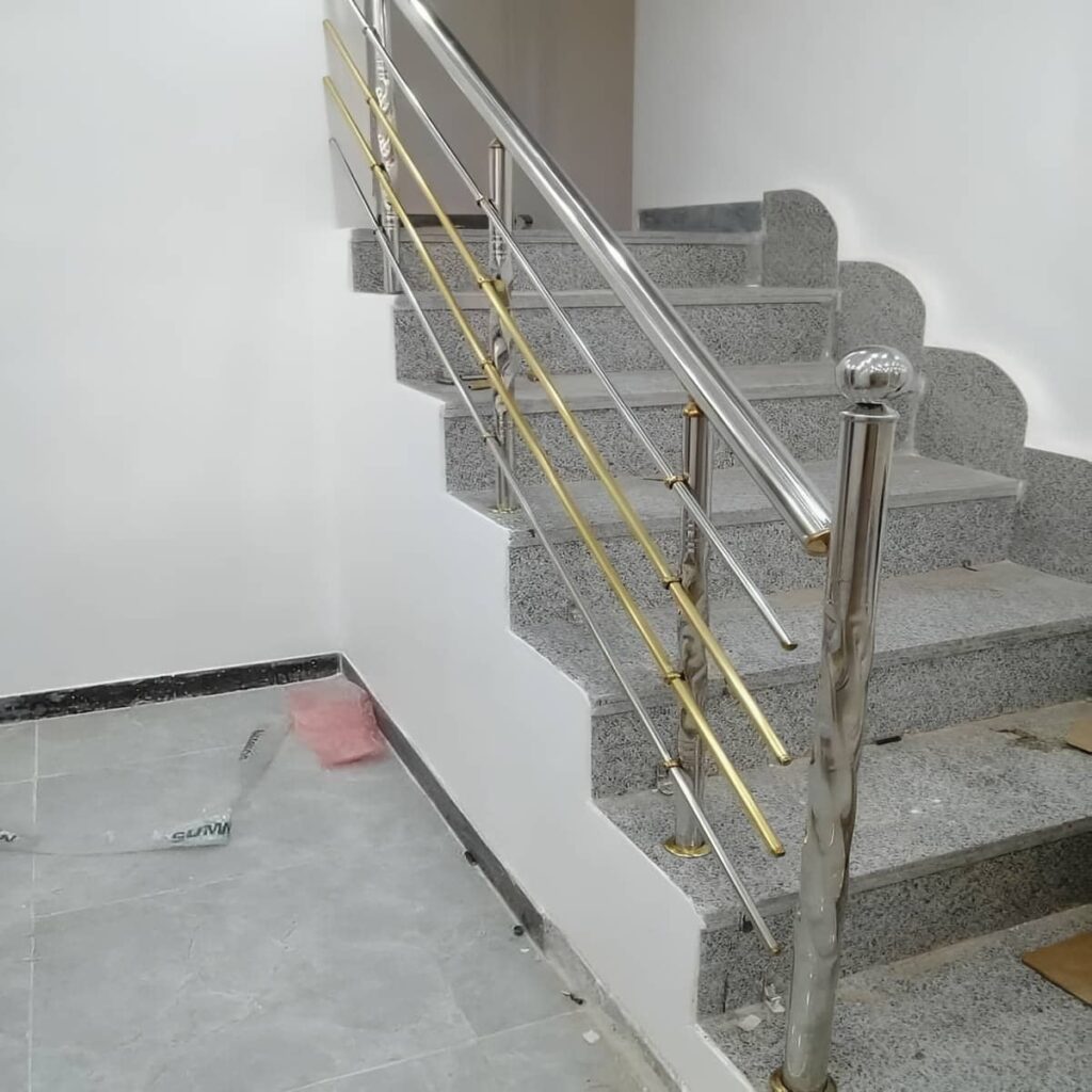 نصب نرده استیل راه پله با کنترل تراز
