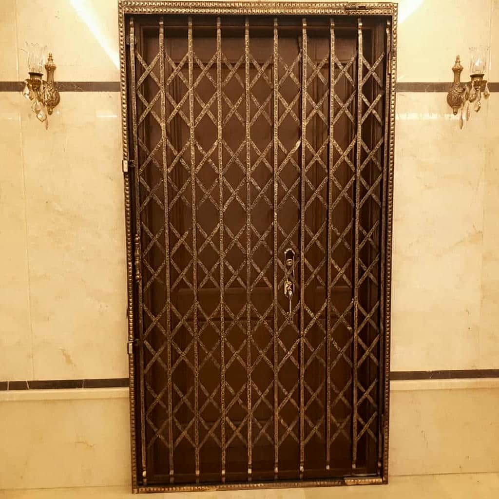 خرید درب آکاردئونی پنج گل دوبل پس از بررسی فضای نصب