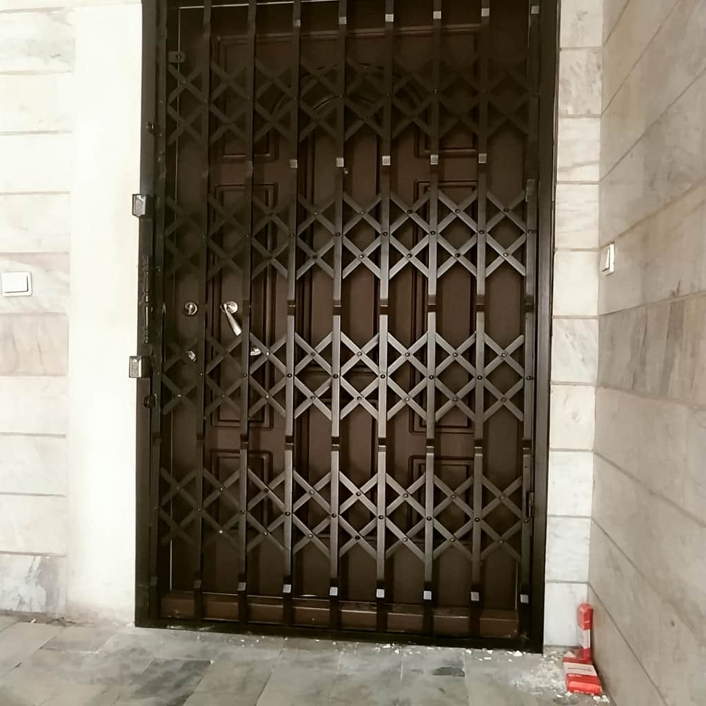 خدمات اندازه گیری درب آکاردئونی چهار گل لوزی پیش از نصب