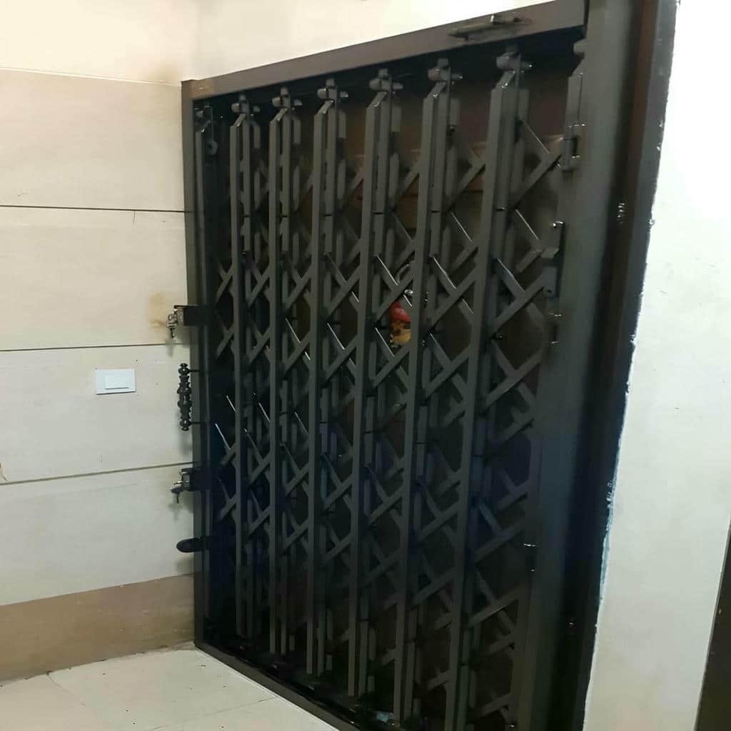 حفاظ پشت درب آپارتمان ریلی برای پروژه با دیوار جانبی آزاد