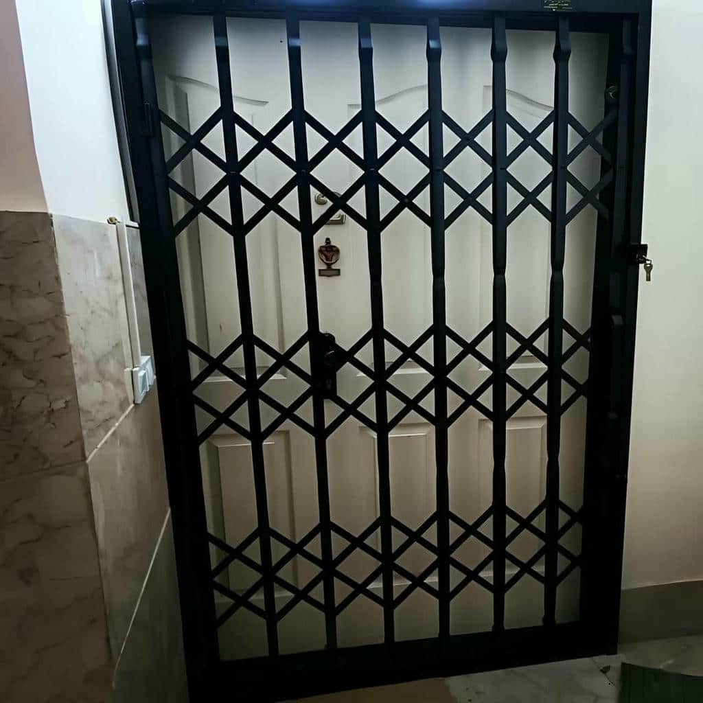 خرید حفاظ درب ضد سرقت فلزی پس از اندازه گیری چهارچوب