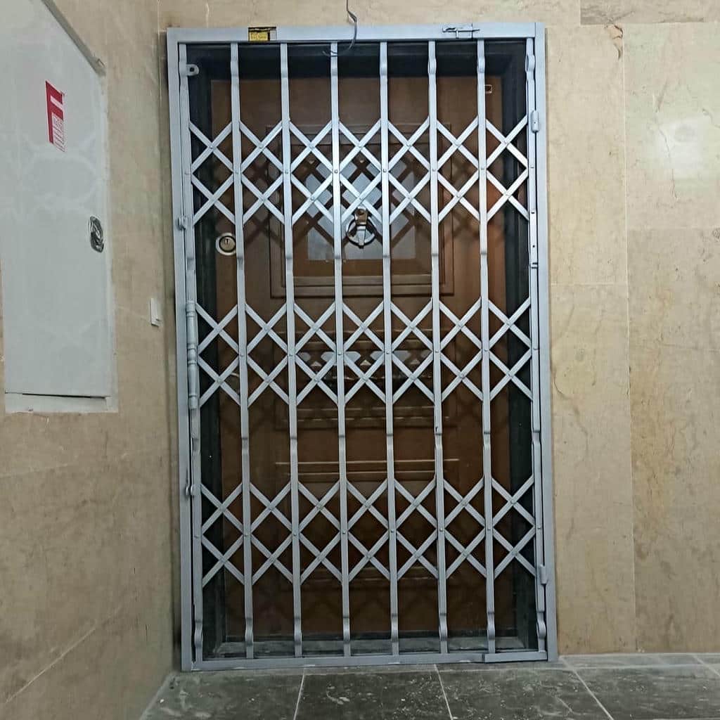 خرید حفاظ آکاردئونی ورودی مجتمع پس از اندازه گیری دهانه