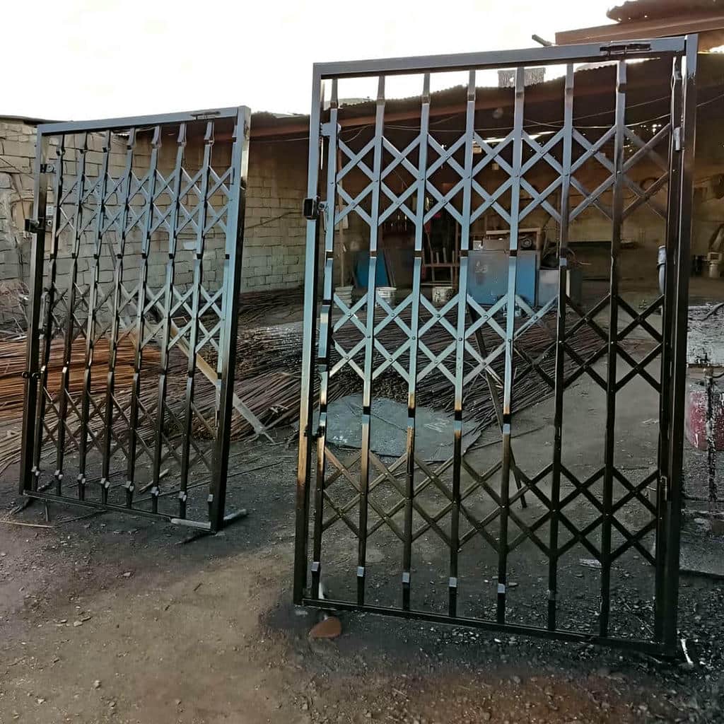 نصب حفاظ آکاردئونی کم جا راهرو روی چهارچوب مقاوم
