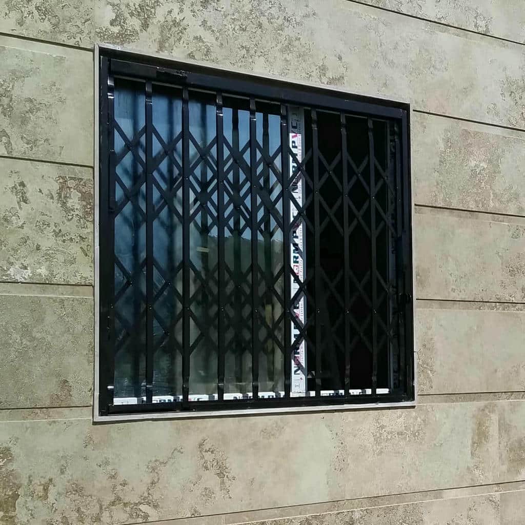 اجرای حفاظ آکاردئونی با جهت بازشوی هماهنگ