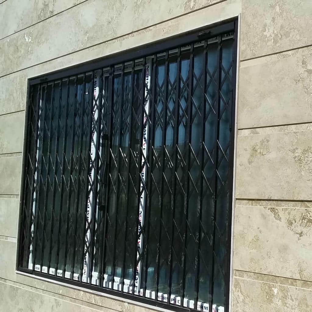 تولید درب آکاردئونی مشکی طلایی با طرح دولنگه