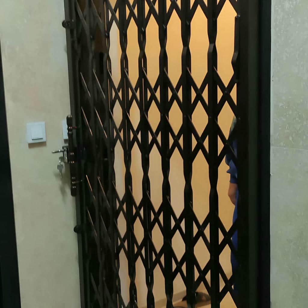 خرید حفاظ آکاردئونی کم جا راهرو پس از اندازه گیری دهانه