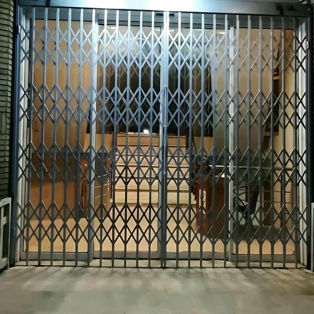 ساخت درب آکاردئونی مشکی طلایی با شبکه چهار لوزی
