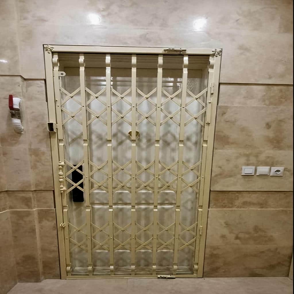 13 طرح درب آکاردئونی مدرن مشکی ورودی اداری