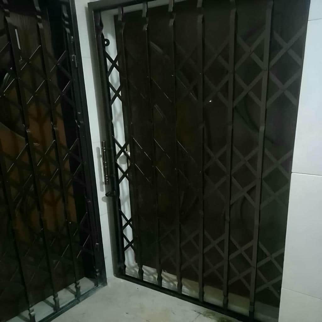 خدمات اندازه گیری درب آکاردئونی طرح دار لوزی پیش از نصب