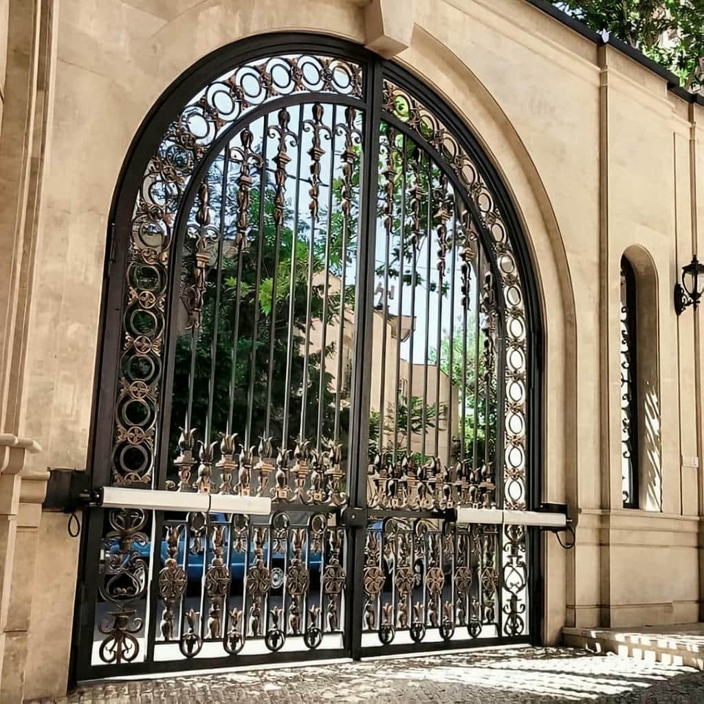خدمات نصب درب اتوماتیک ریلی حیاط برای مسیر واقعی