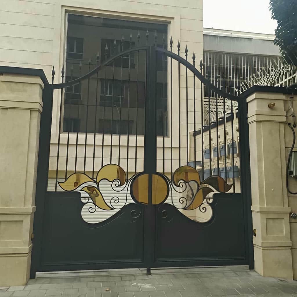 سفارش درب پارکینگ CNC پنل فلزی متناسب با کلاف