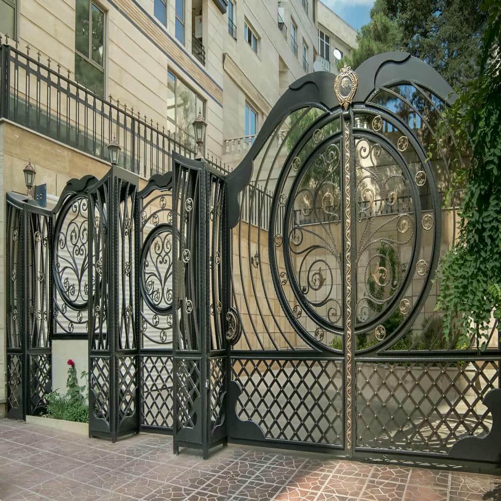 خرید درب پارکینگ مینیمال خطی متناسب با نمای ساختمان