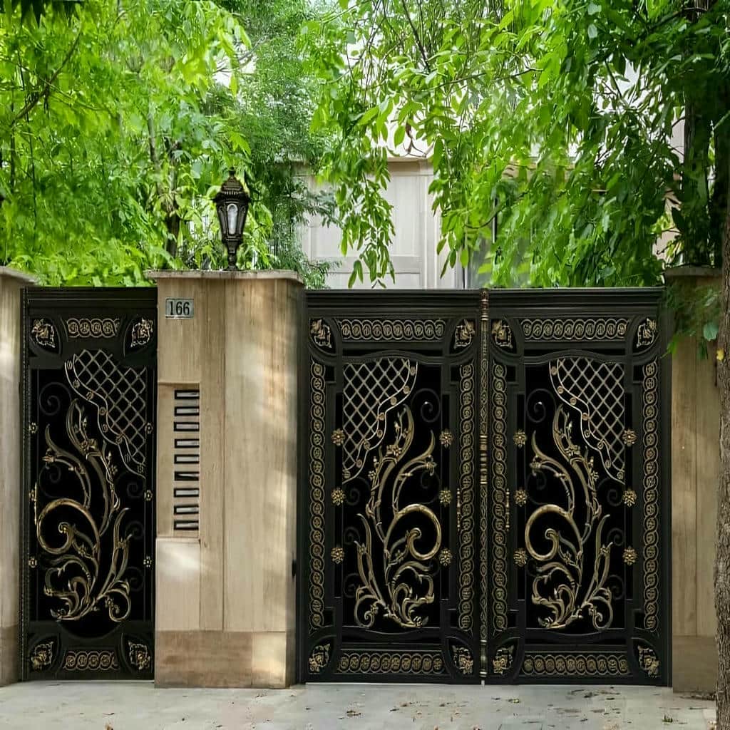 سفارش درب باغچه دار ورودی با طراحی اختصاصی