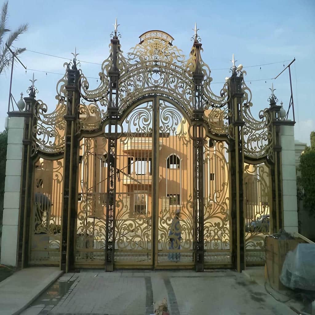 اجرای درب حیاط CNC پنل مشبک در دهانه عریض