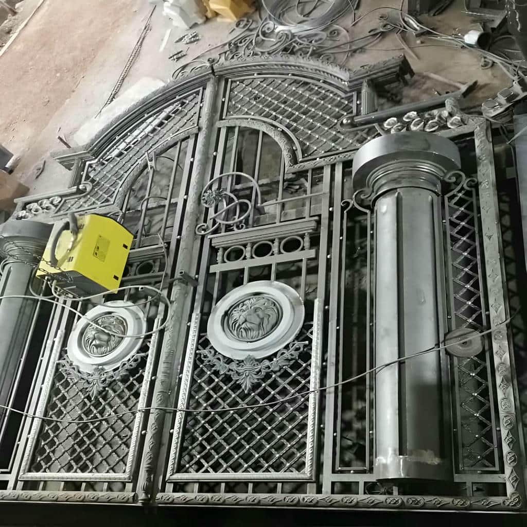 درب حیاط ریلی ماشین رو برای پروژه با فضای جانبی محدود