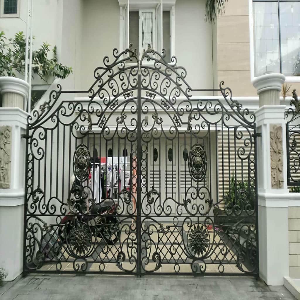 درب پارکینگ مدرن پنل مشبک مناسب تهویه پروژه