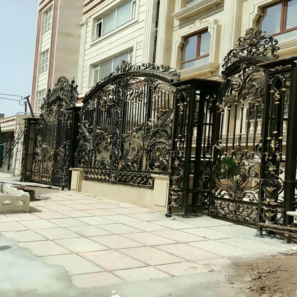 قیمت درب فلزی مدرن پنل مشبک متناسب با الگوی پروژه