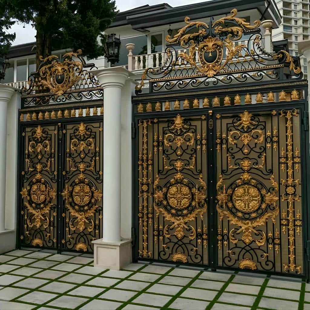 اجرای درب مینیمال خطی با جک برقی