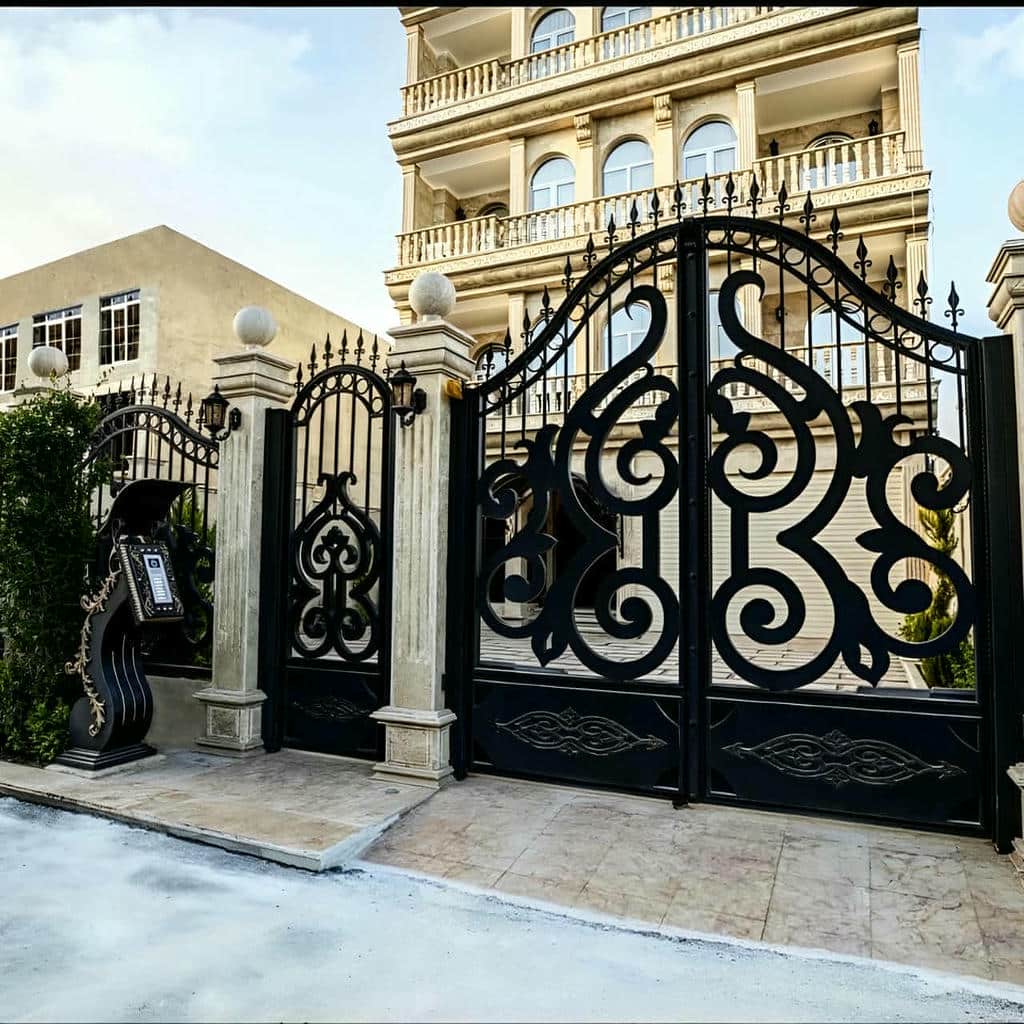 درب کتیبه دار ثابت برای حفظ ارتفاع مفید