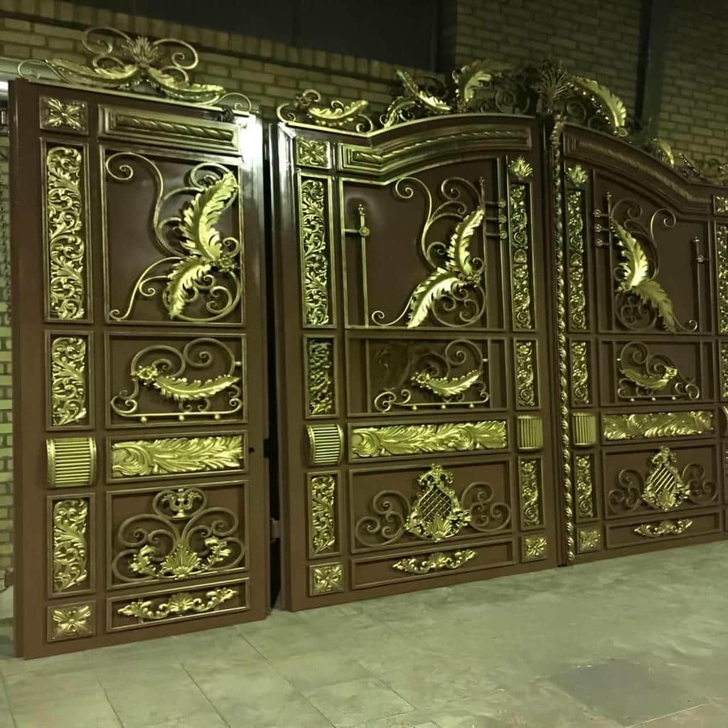درب پارکینگ فرفورژه نمای رومی با مدالیون متقارن