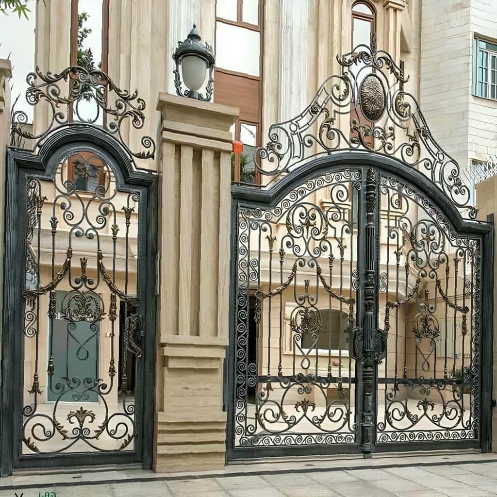 سفارش درب حیاط فرفورژه نمای رومی با طرح اختصاصی