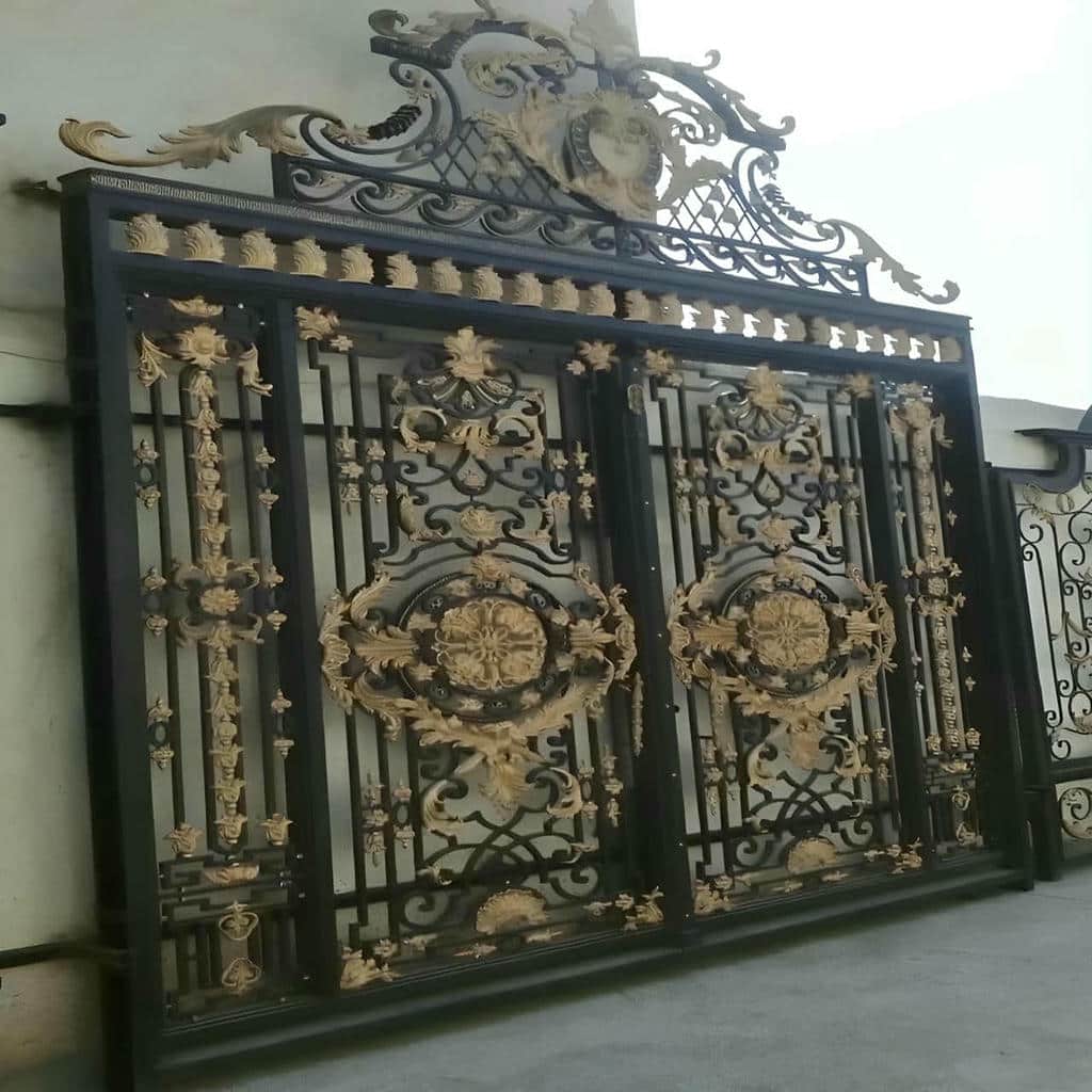 درب کتیبه دار مشبک برای ورودی بادگیر