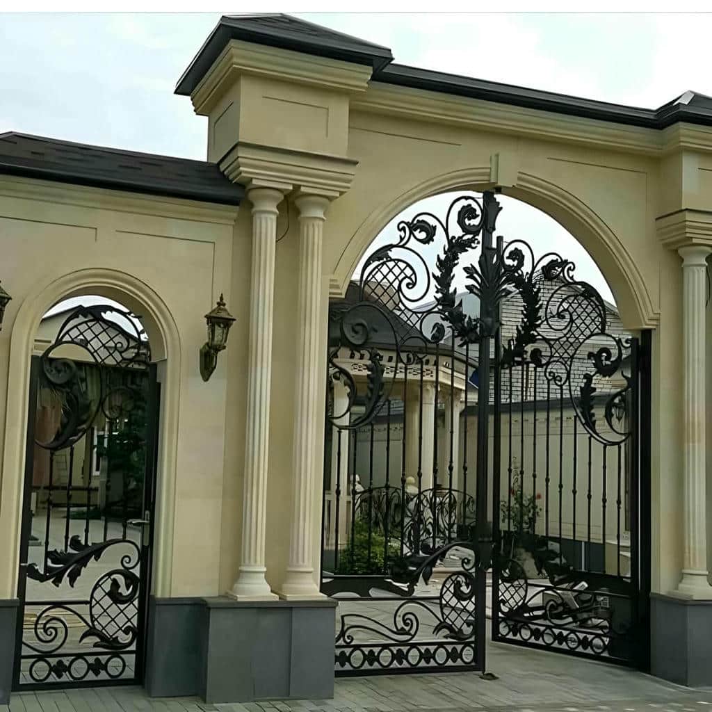 درب حیاط کشویی ریل زمینی برای پروژه با دیوار جانبی محدود