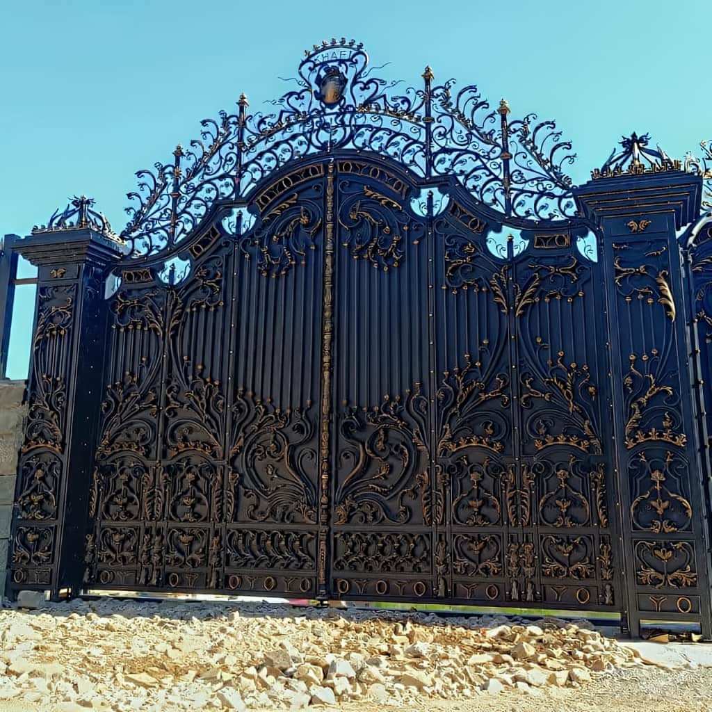درب برش لیزری هندسی با شبکه مربعی منظم