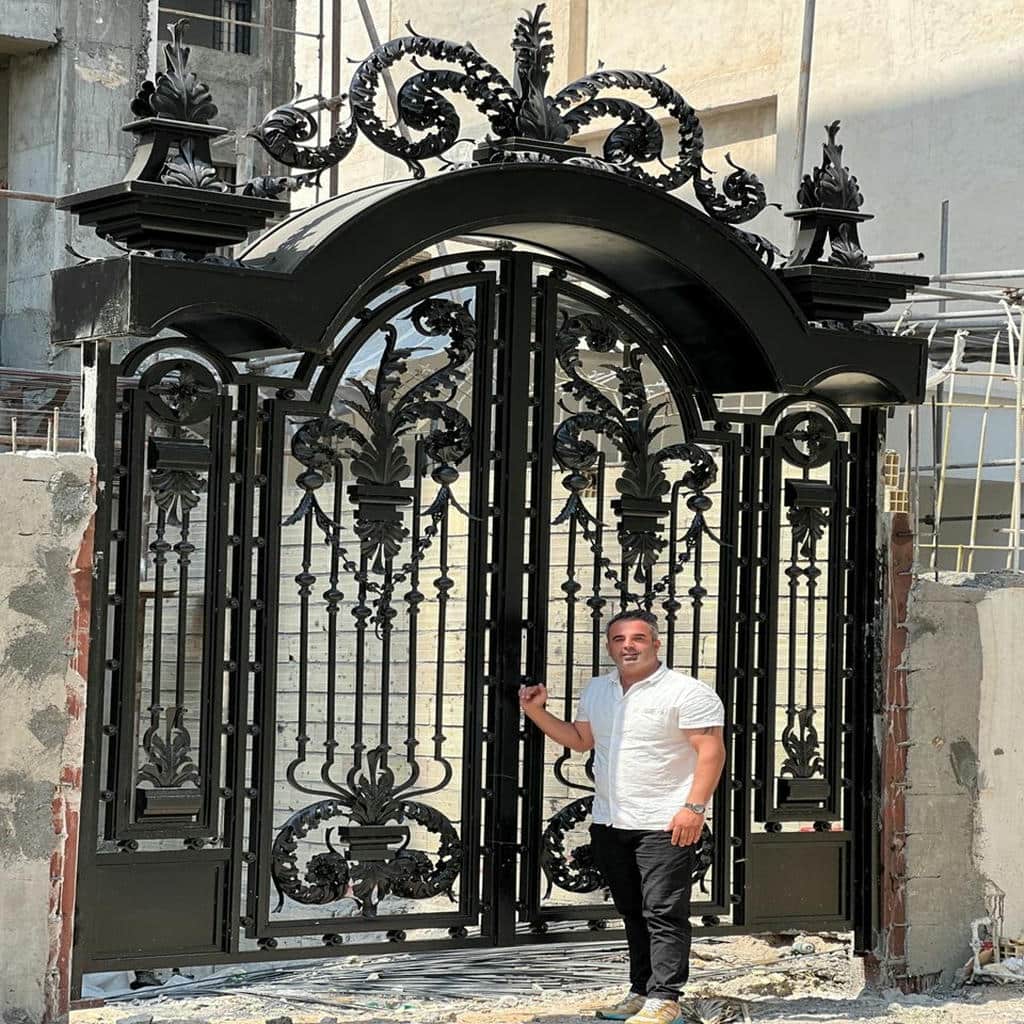 فروش درب پارکینگ دو لنگه با فرفورژه کلاسیک