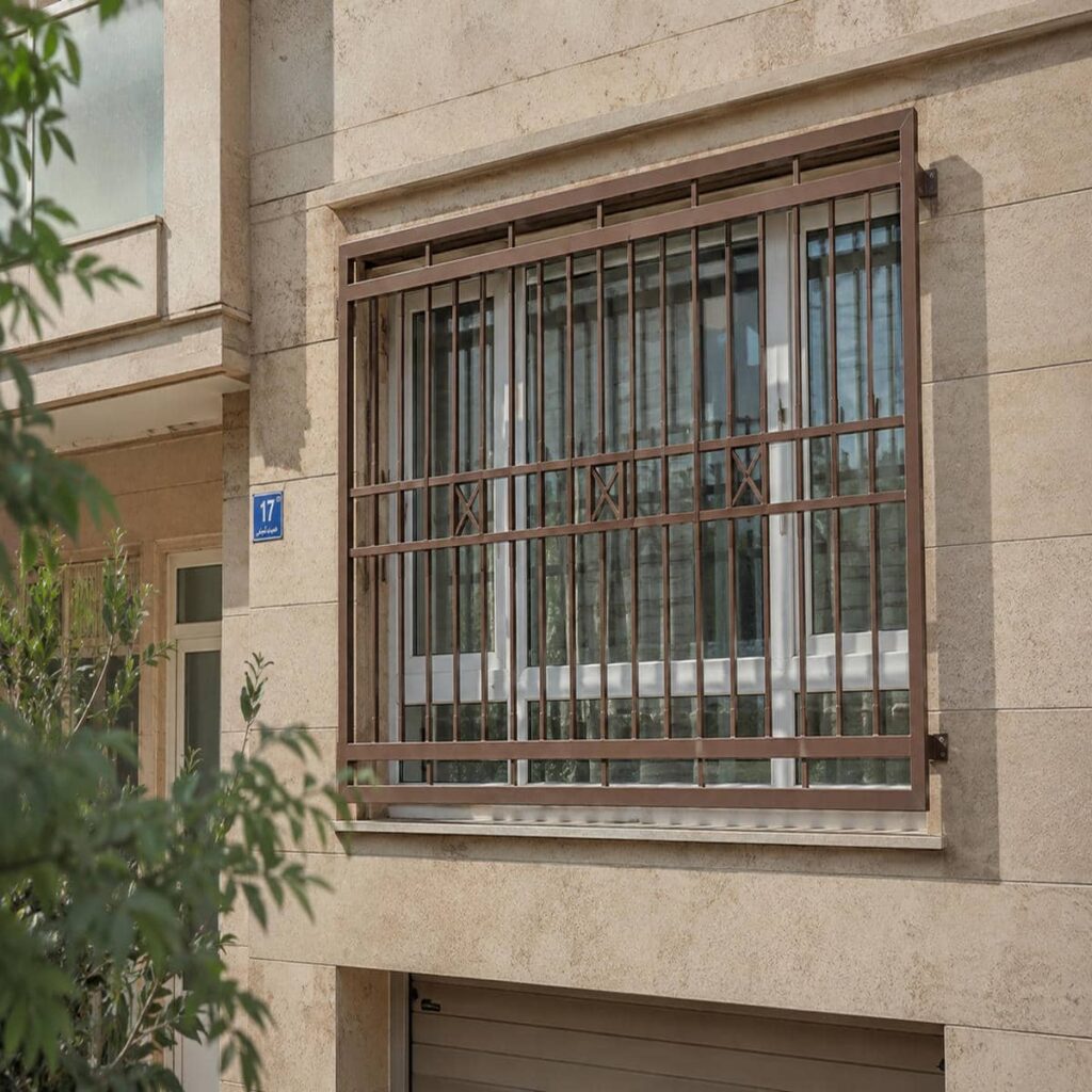 خرید حفاظ پنجره شیک قاب دار متناسب با دهانه