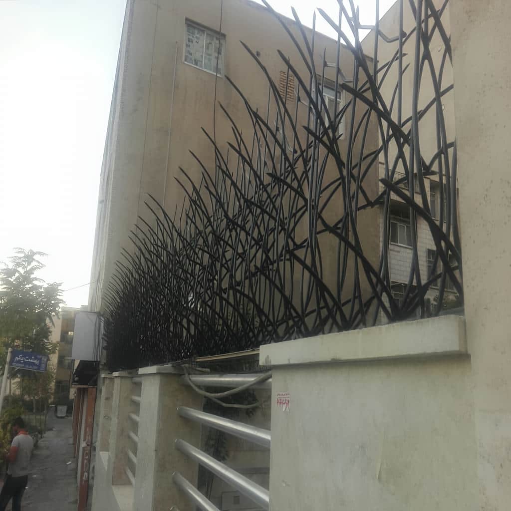 ساخت حفاظ نیزار دیوار باغ برای مسیر پلکانی